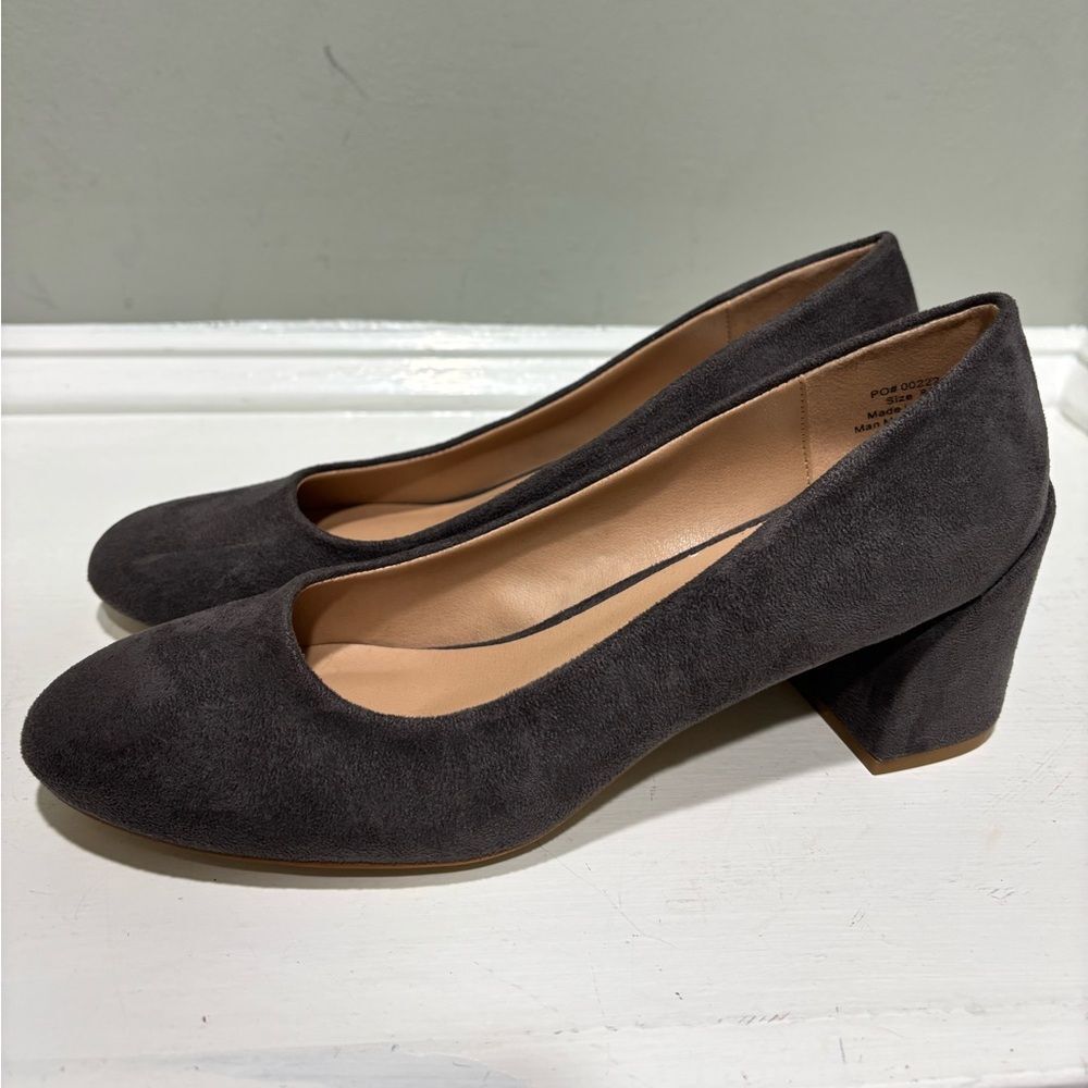 Journee Gray Round Toe Faux Suede Comfort Block Heels-size 8.5